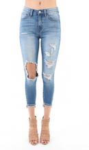 Load image into Gallery viewer, Bianca Distressed jeans