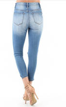 Load image into Gallery viewer, Bianca Distressed jeans